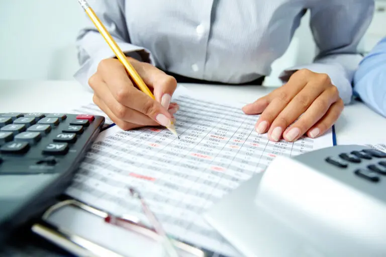 How to Decide Between a Fractional Bookkeeper and a Full-Time Hire